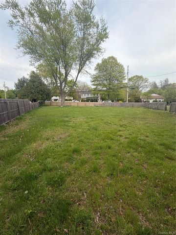 1013 Merriam Road, Bay Shore, NY 11706