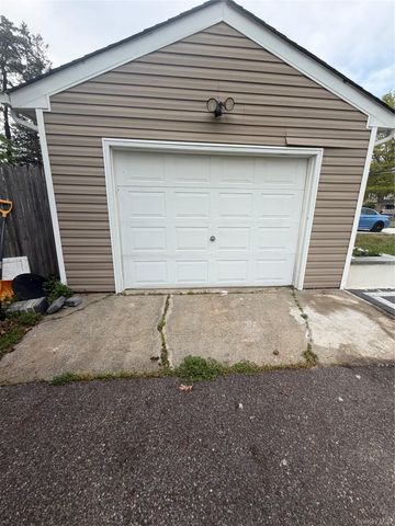 1013 Merriam Road, Bay Shore, NY 11706