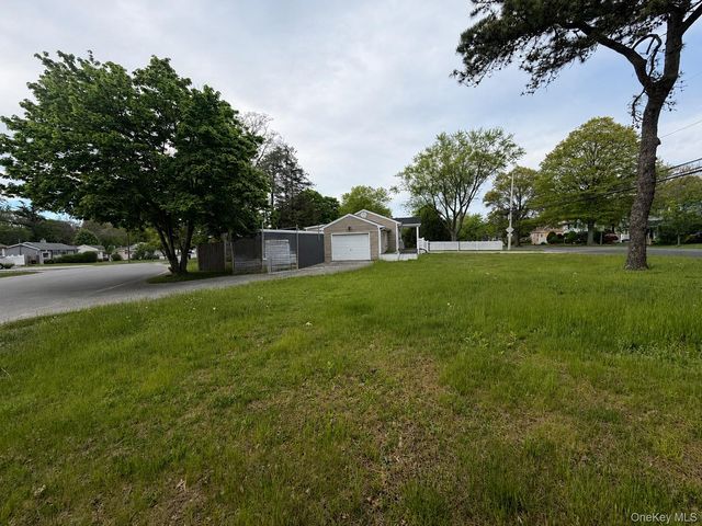1013 Merriam Road, Bay Shore, NY 11706