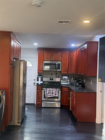 1013 Merriam Road, Bay Shore, NY 11706