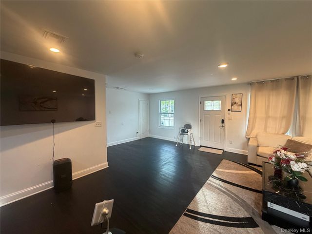 1013 Merriam Road, Bay Shore, NY 11706