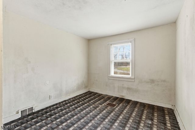 4 Woodlawn Ave, Frankford Twp., NJ 07826