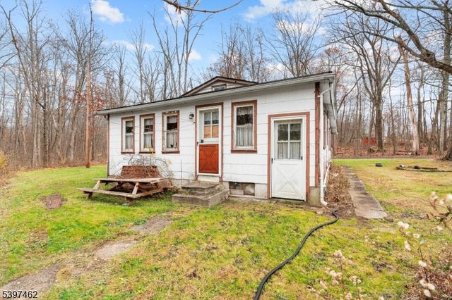 4 Woodlawn Ave, Frankford Twp., NJ 07826