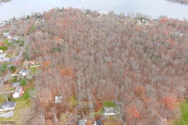 4 Woodlawn Ave, Frankford Twp., NJ 07826