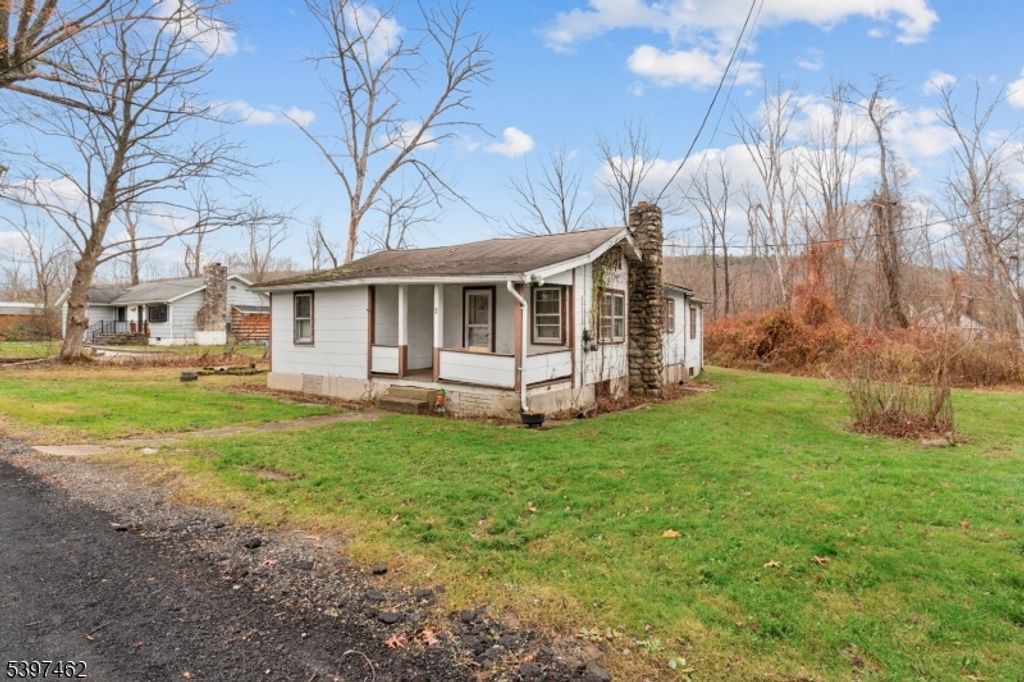 4 Woodlawn Ave, Frankford Twp., NJ 07826