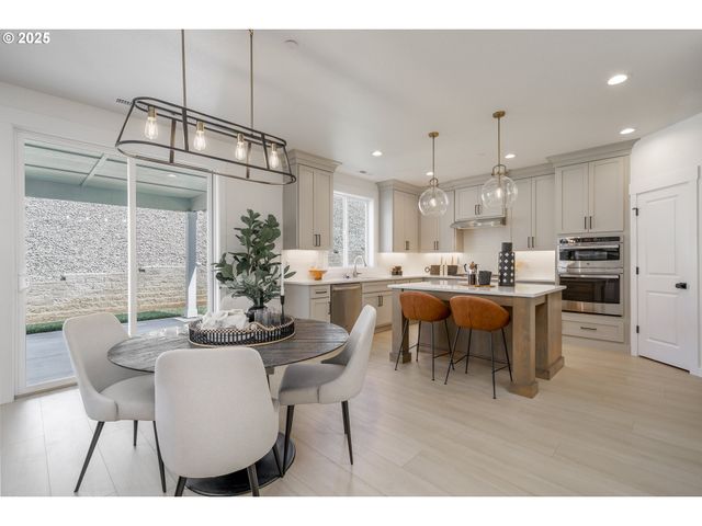 137 W 20TH Way, La Center, WA 98629