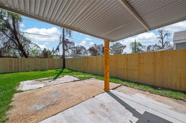 3209 Mccrarey Drive, Houston, TX 77088