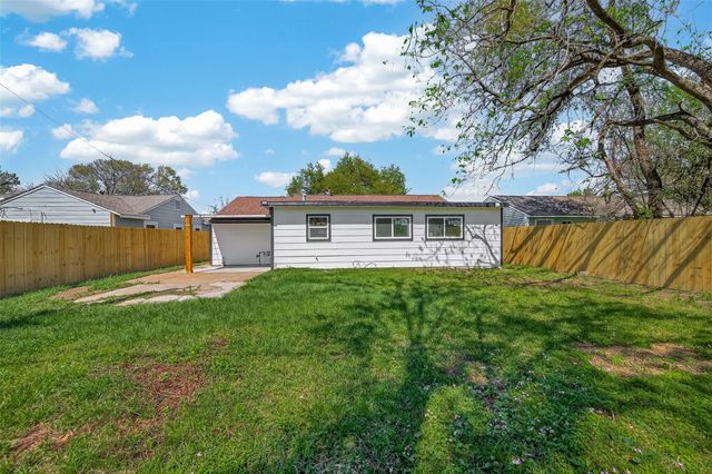 3209 Mccrarey Drive, Houston, TX 77088