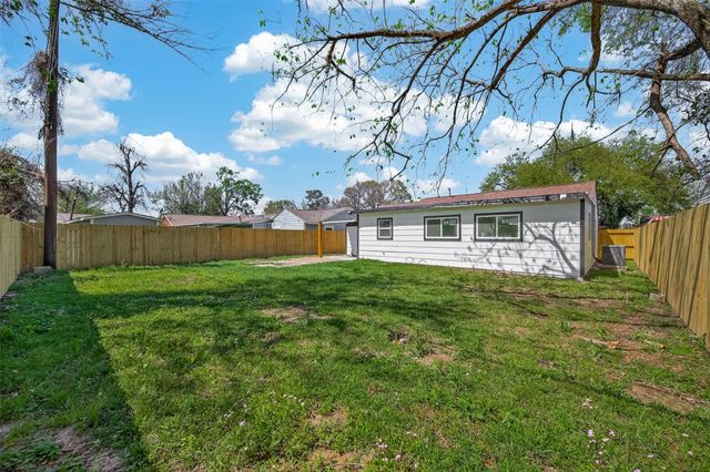 3209 Mccrarey Drive, Houston, TX 77088