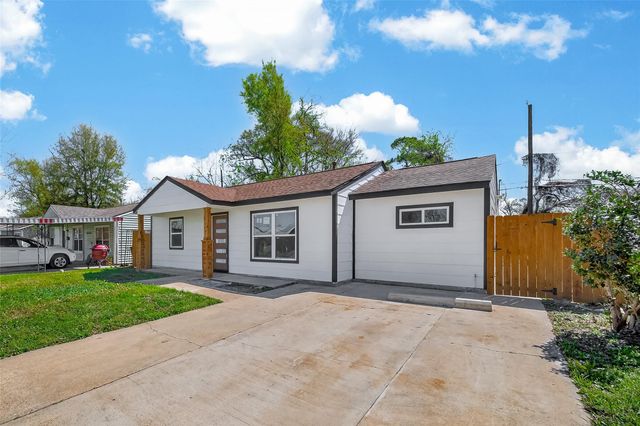 3209 Mccrarey Drive, Houston, TX 77088