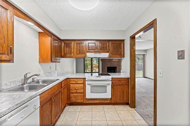 10812 W 116th Street, Overland Park, KS 66210