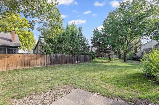 10812 W 116th Street, Overland Park, KS 66210