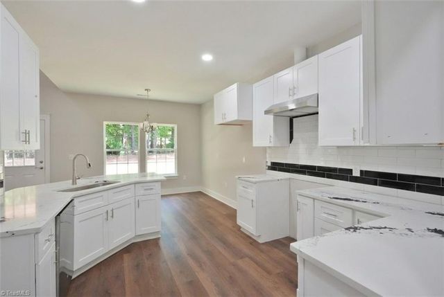 1004 Phineas Drive, Kernersville, NC 27284