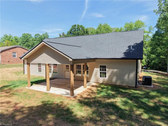 1004 Phineas Drive, Kernersville, NC 27284
