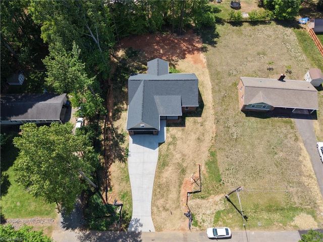 1004 Phineas Drive, Kernersville, NC 27284