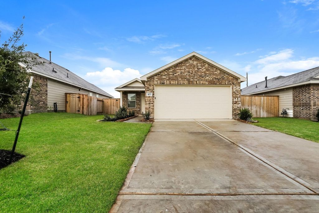 423 Jewett Meadow Drive, Magnolia, TX 77354