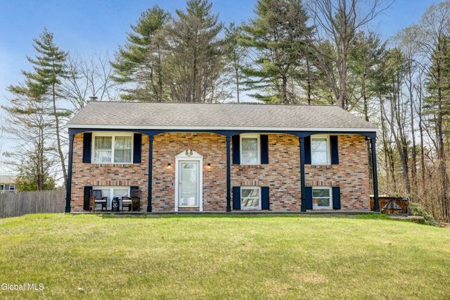 20 Wynnefield Drive, Moreau, NY 12803