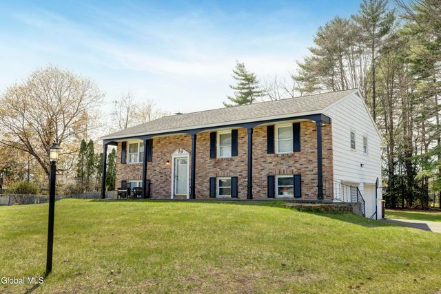 20 Wynnefield Drive, Moreau, NY 12803