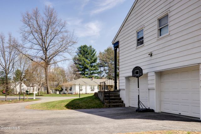 20 Wynnefield Drive, Moreau, NY 12803