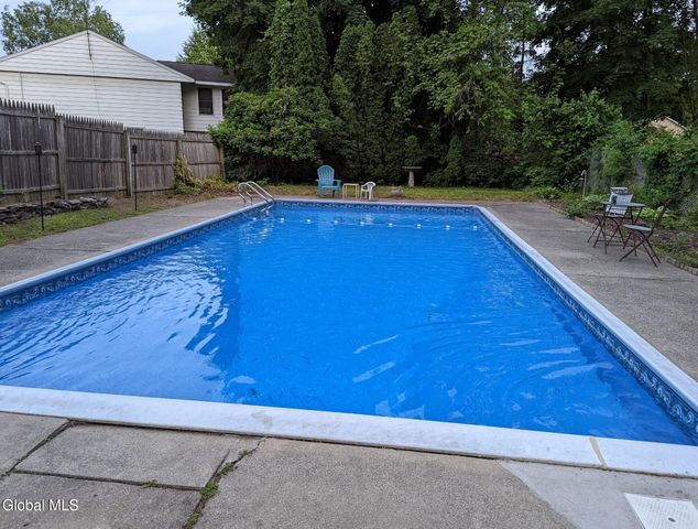 20 Wynnefield Drive, Moreau, NY 12803