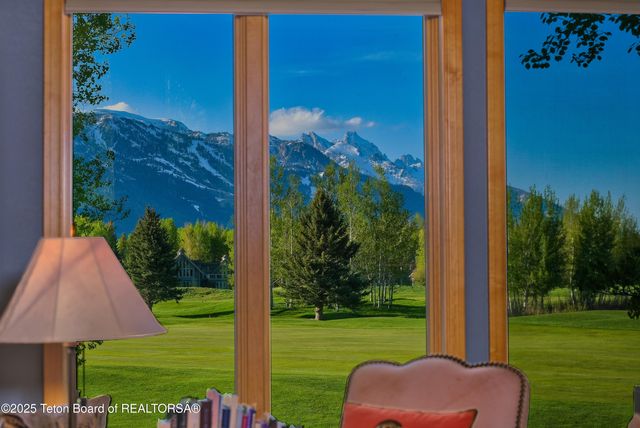 4325 W MOUNTAIN ROSE Court, Wilson, WY 83014