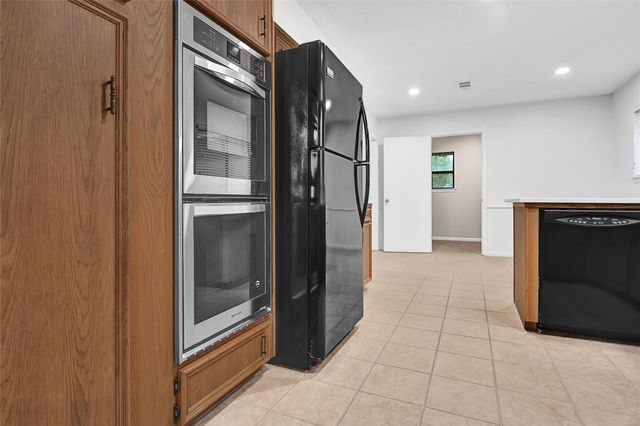 302 Bayou View Drive, El Lago, TX 77586