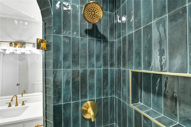 302 Bayou View Drive, El Lago, TX 77586