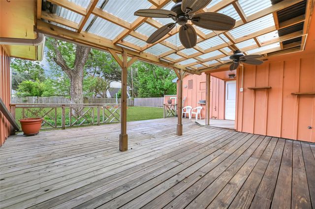 302 Bayou View Drive, El Lago, TX 77586