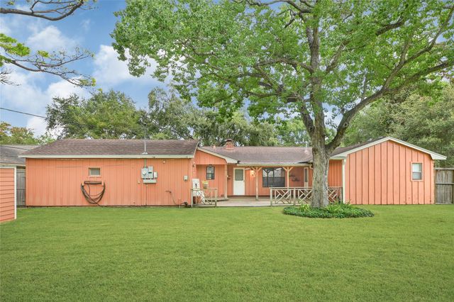 302 Bayou View Drive, El Lago, TX 77586