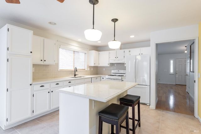 349 Sugar Maple Ln, Windsor, CA 95492