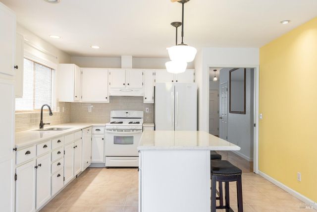 349 Sugar Maple Ln, Windsor, CA 95492