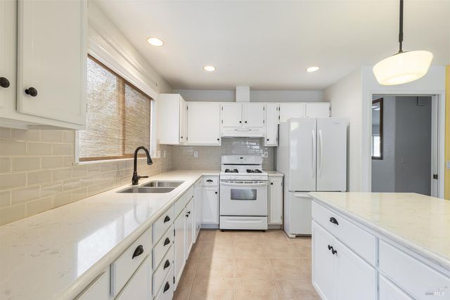 349 Sugar Maple Ln, Windsor, CA 95492