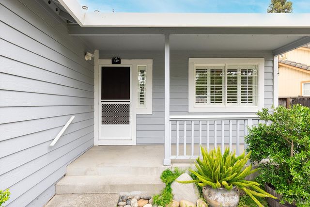 349 Sugar Maple Ln, Windsor, CA 95492
