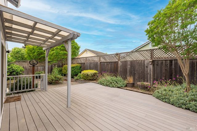 349 Sugar Maple Ln, Windsor, CA 95492