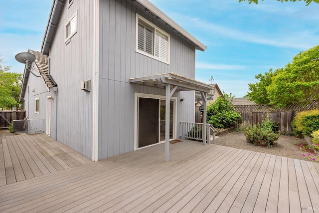 349 Sugar Maple Ln, Windsor, CA 95492