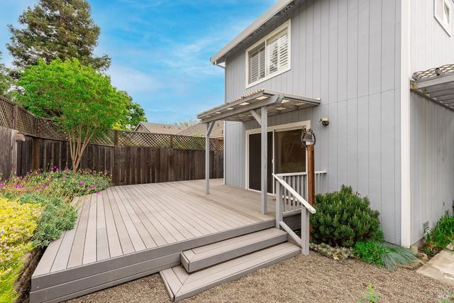 349 Sugar Maple Ln, Windsor, CA 95492