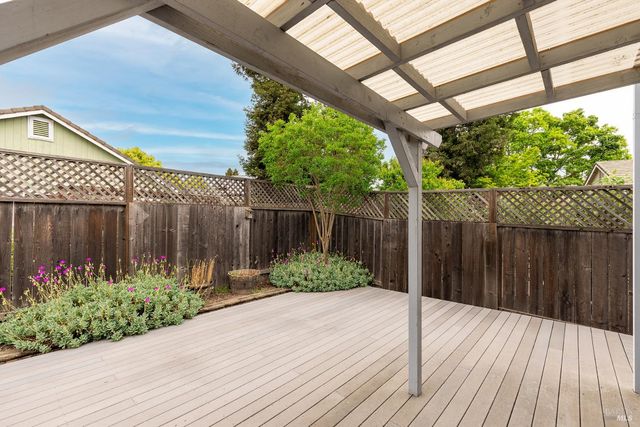 349 Sugar Maple Ln, Windsor, CA 95492