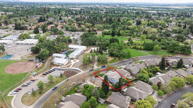 349 Sugar Maple Ln, Windsor, CA 95492