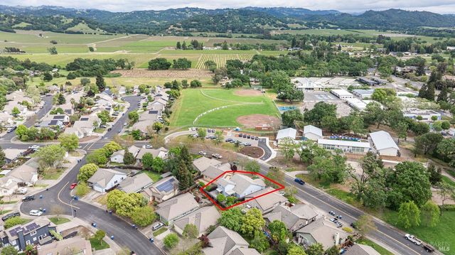 349 Sugar Maple Ln, Windsor, CA 95492