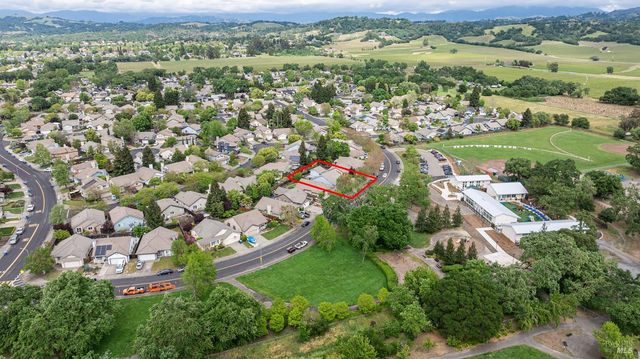 349 Sugar Maple Ln, Windsor, CA 95492