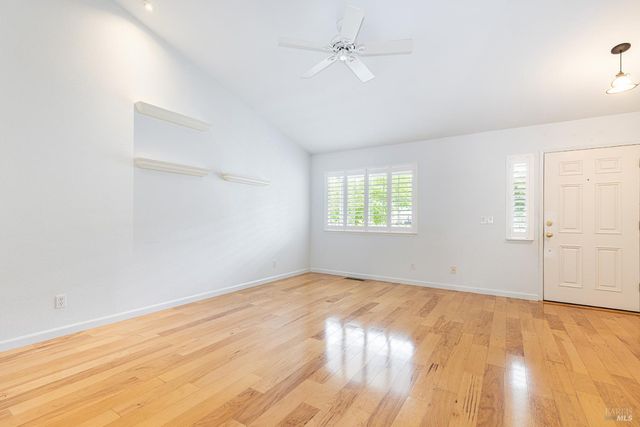 349 Sugar Maple Ln, Windsor, CA 95492