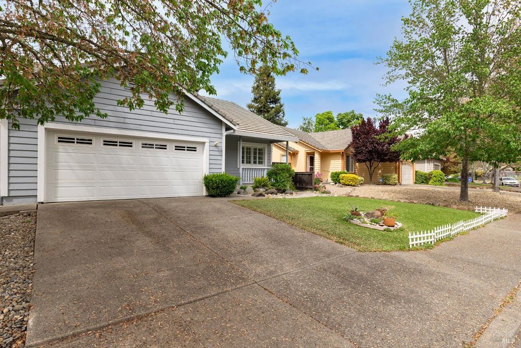 349 Sugar Maple Ln, Windsor, CA 95492