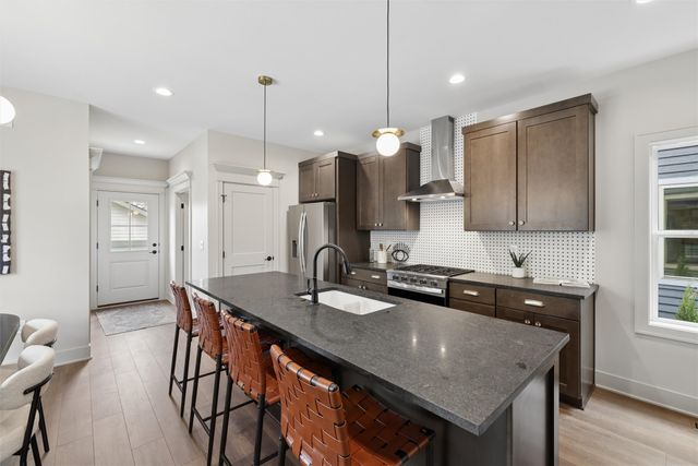 1100 Clinton Avenue, Des Moines, IA 50313