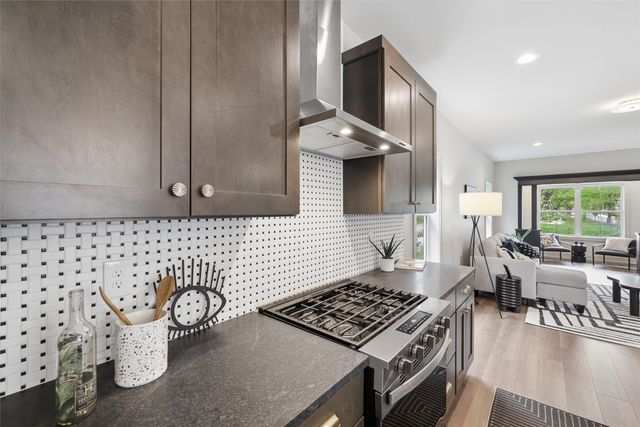 1100 Clinton Avenue, Des Moines, IA 50313