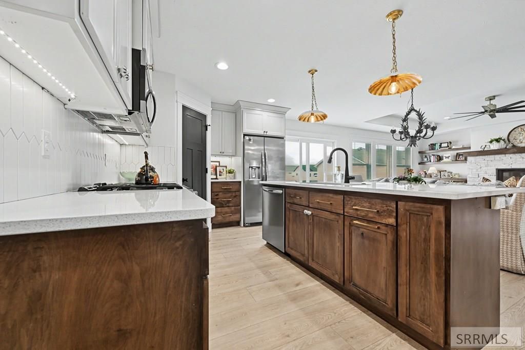 Image 8 of property listing at 1599 Palm Springs Drive, Idaho Falls, ID 83404