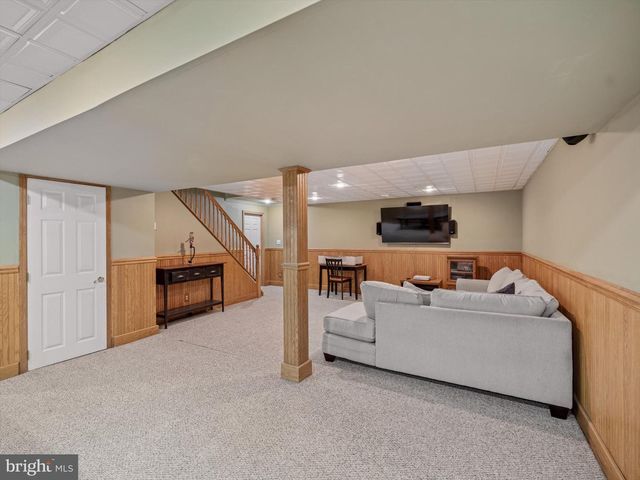 1001 WINDSOR, Dresher, PA 19025