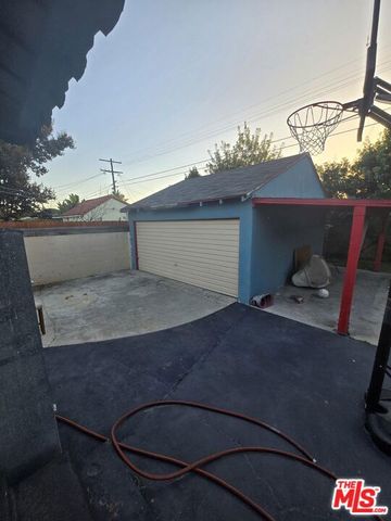3831 6th Avenue, Los Angeles, CA 90008