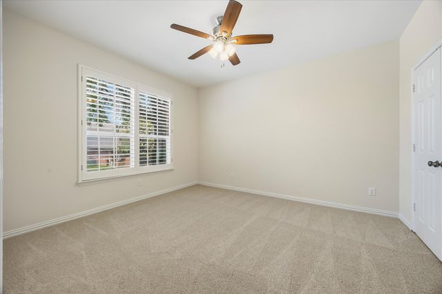 946 Briar Oaks Drive, Rockwall, TX 75087