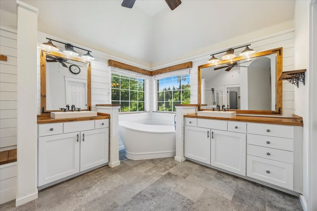946 Briar Oaks Drive, Rockwall, TX 75087