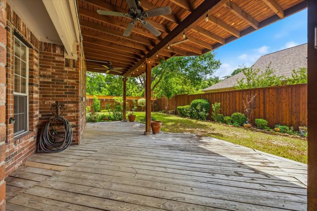 946 Briar Oaks Drive, Rockwall, TX 75087